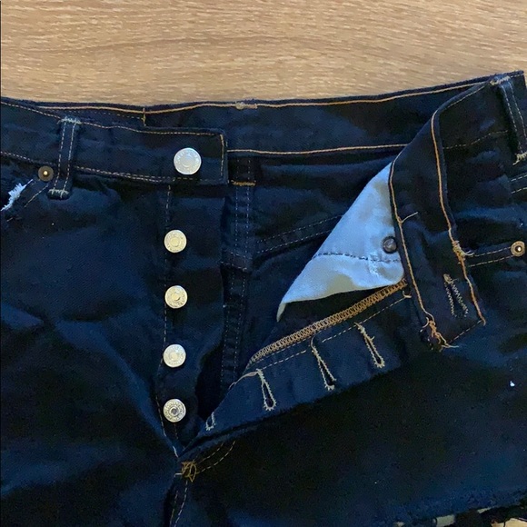 Vintage black Levi’s denim shorts - Picture 3 of 3
